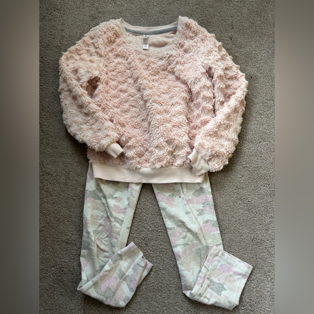 Xhilaration Blush Pink Fuzzy Sweater